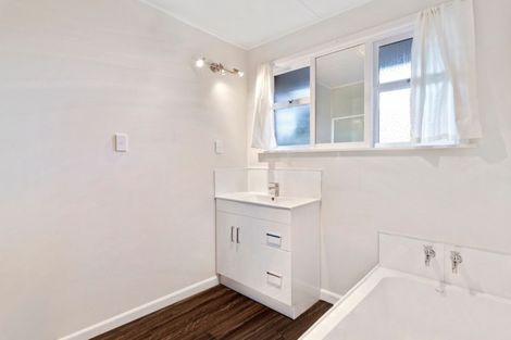 Photo of property in 213 Fifield Terrace, Opawa, Christchurch, 8023