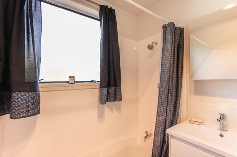 Photo of property in 3c Farnworth Avenue, Holdens Bay, Rotorua, 3010