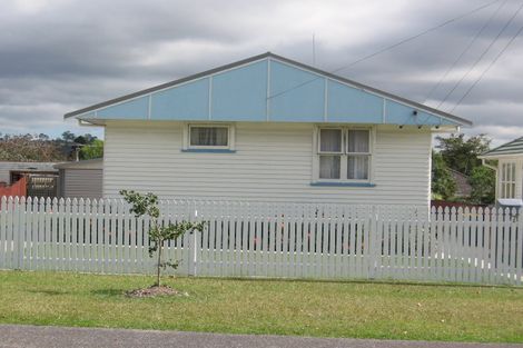 Photo of property in 7 Laura Street, Kelston, Auckland, 0602