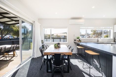 Photo of property in 8 Cousins Avenue East, Foxton Beach, Foxton, 4815