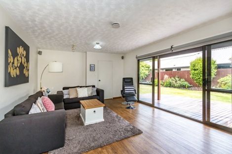 Photo of property in 5 Kruse Place, Redwood, Christchurch, 8051