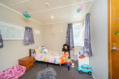 Photo of property in 100 Alexandra Street, Marton, 4710