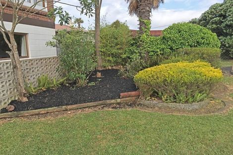 Photo of property in 28 Woodford Avenue, Henderson, Auckland, 0610