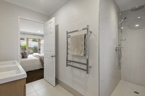 Photo of property in 7 Louvain Place, Greenhithe, Auckland, 0632