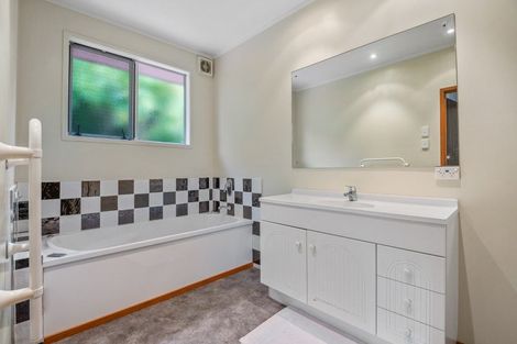 Photo of property in 77 Seaview Road, Piha, New Lynn, 0772