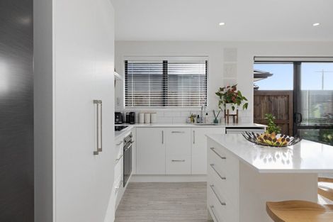 Photo of property in 11 Tiria Drive, Papamoa Beach, Papamoa, 3118