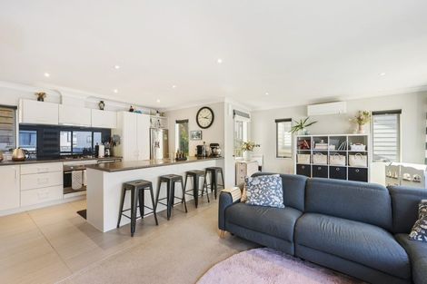 Photo of property in 63 Glanmire Road, Newlands, Wellington, 6037