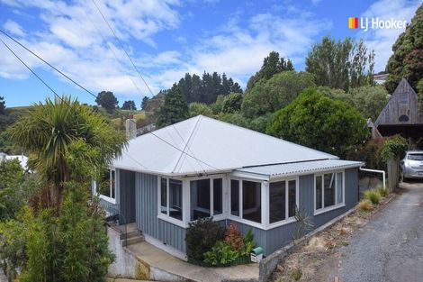 Photo of property in 15 Porterfield Street, Macandrew Bay, Dunedin, 9014