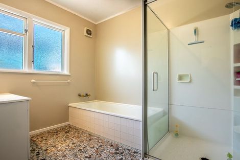 Photo of property in 14 Mahana Road, Paraparaumu Beach, Paraparaumu, 5032