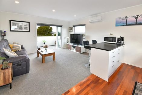 Photo of property in 6/18 Parr Terrace, Castor Bay, Auckland, 0620