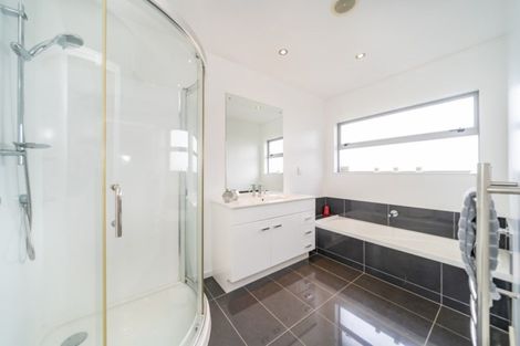 Photo of property in 20 Cosgrove Rise, Riverstone Terraces, Upper Hutt, 5018