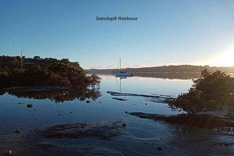 Photo of property in 20 Mccallum Drive, Sandspit, Warkworth, 0982