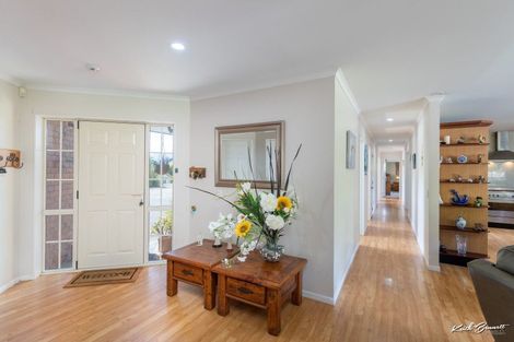 Photo of property in 5 Grace Nicholls Grove, Riverstone Terraces, Upper Hutt, 5018