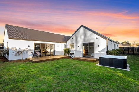 Photo of property in 14 Chatsworth Avenue, Rangiora, 7400