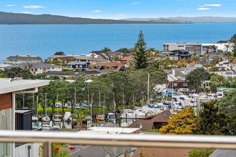 Photo of property in 15 Seaview Road, Castor Bay, Auckland, 0620
