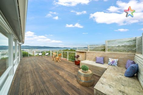 Photo of property in 10 Walnut Way, Maungaraki, Lower Hutt, 5010