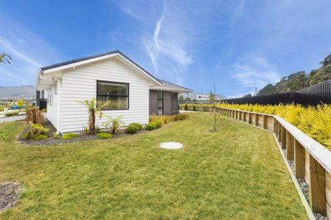 Photo of property in 2 Hopkirk Avenue, Wallaceville, Upper Hutt, 5018