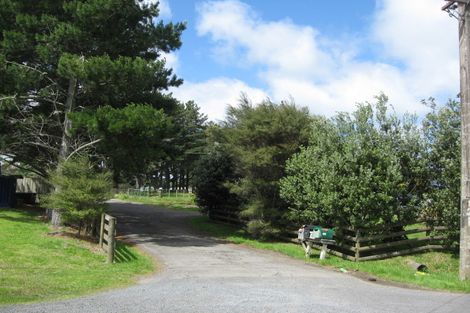 Photo of property in 121 Waitakere Road, Waitakere, Auckland, 0782