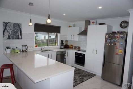 Photo of property in 27a Kirrie Avenue, Te Atatu South, Auckland, 0610