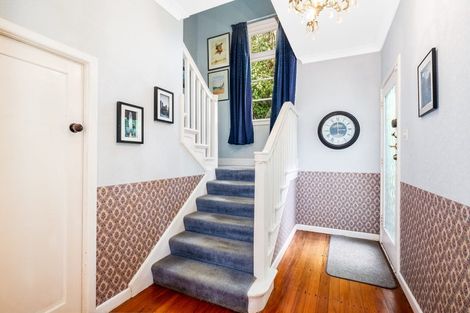 Photo of property in 33 Walter Road, Lowry Bay, Lower Hutt, 5013