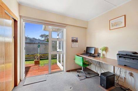 Photo of property in 5 Smith Road, Merrilands, New Plymouth, 4312