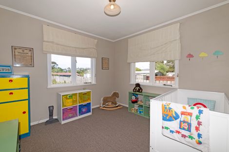 Photo of property in 14 Birdwood Road, Swanson, Auckland, 0612