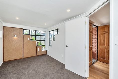 Photo of property in 2/36 Devon Road, Bucklands Beach, Auckland, 2012