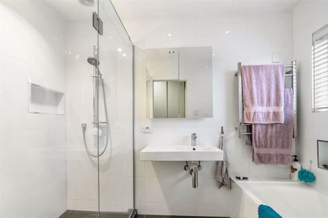 Photo of property in 20 Sailfish Drive, West Harbour, Auckland, 0618