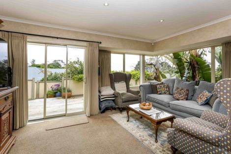 Photo of property in 1 Orlando Close, Frankleigh Park, New Plymouth, 4310