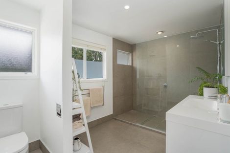 Photo of property in 142 Gillespie Place, Acacia Bay, Taupo, 3385