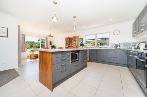 Photo of property in 6 Silkwood Place, Fitzherbert, Palmerston North, 4410