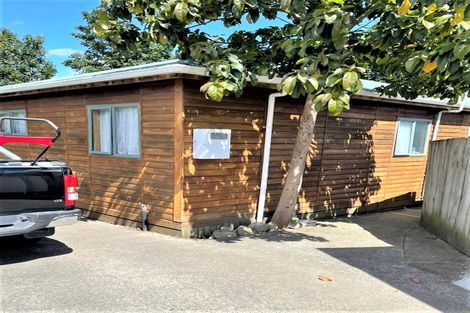 Photo of property in 2/6 Montgomery Crescent, Clouston Park, Upper Hutt, 5018