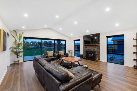 Photo of property in 77 Aranui Road, Kairanga, Palmerston North, 4475