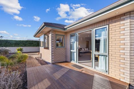 Photo of property in 128 Lake Terrace Road, Burwood, Christchurch, 8061