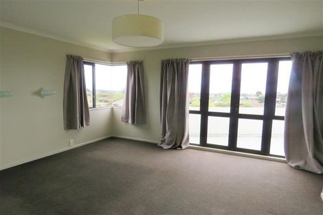 Photo of property in 25 Veale Road, Frankleigh Park, New Plymouth, 4310