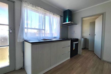 Photo of property in 2 Paton Avenue, Te Atatu South, Auckland, 0610