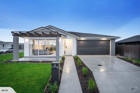 Photo of property in 5 Biplane Street, Takanini, 2112