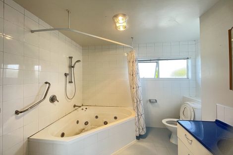 Photo of property in 1 Anakiwa Place, Milford, Auckland, 0620