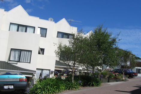 Photo of property in 18 Lawson Place, Mount Victoria, Wellington, 6011