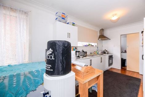 Photo of property in 19 Yeovil Road, Te Atatu Peninsula, Auckland, 0610