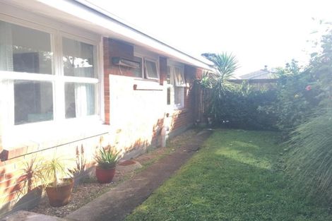Photo of property in 2/50 Old Lake Road, Narrow Neck, Auckland, 0624