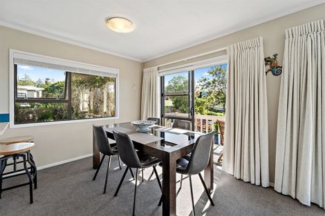 Photo of property in 10 Kenneth Hopper Place, Manly, Whangaparaoa, 0930