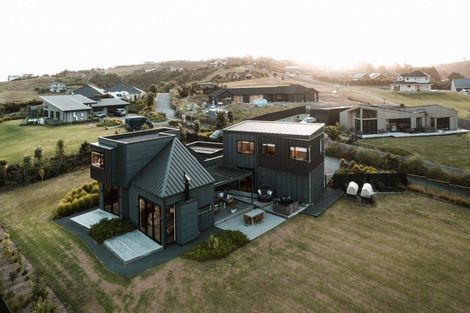 Photo of property in 11 Laguna Place, Matakatia, Whangaparaoa, 0930