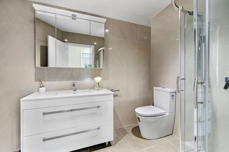 Photo of property in 487a East Coast Road, Murrays Bay, Auckland, 0630