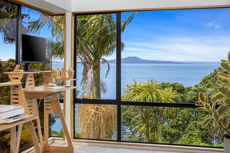 Photo of property in 1/19 Churchill Road, Murrays Bay, Auckland, 0630