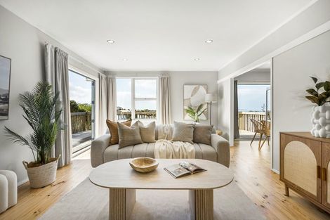 Photo of property in 897 East Coast Road, Northcross, Auckland, 0632