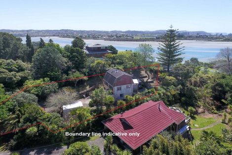 Photo of property in 15 Maori Hut Road, Red Beach, 0932