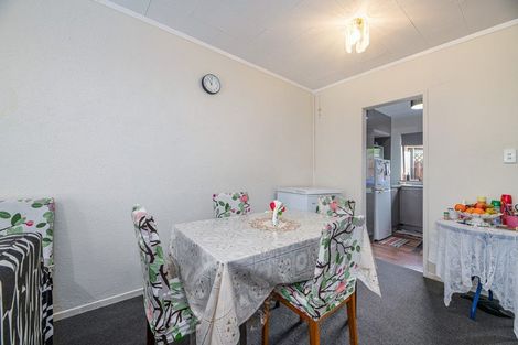 Photo of property in 4/92 Titirangi Road, New Lynn, Auckland, 0600