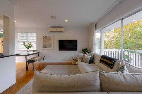 Photo of property in 11 Willowbrook Place, Titirangi, Auckland, 0604