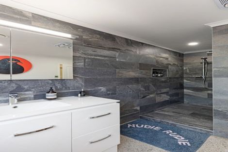 Photo of property in 13 Spinnaker Drive, Flagstaff, Hamilton, 3210